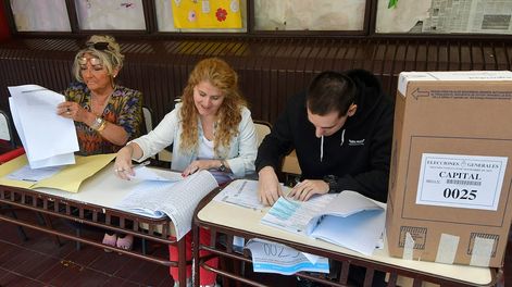Los Andes | Pasadas las 8 de la mañana de este domingo comenzó el balotaje para definir quién será el próximo Presidente de Argentina. Hay 35 millones de personas habilitadas para votar entre el candidato de Unión por la Patria, Sergio Massa, y el de La Libertad Avan