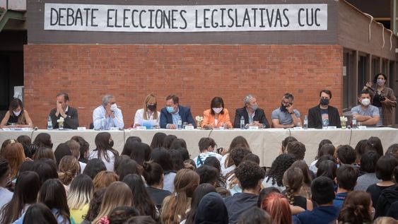 Los candidatos de todas las fuerzas políticas de Mendoza debatieron sus ideas ante los alumnos del Colegio Universitario Central (CUC), en lo que significa el primer debate de cara a las elecciones generales del 14 de noviembre. Ignacio Blanco / Los Andes