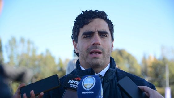 El ministro de Gobierno se sumó a la lista de dirigentes de Cambia Mendoza que comienzan a posicionarse para la sucesión de Alfredo Cornejo. También habló sobre financiamiento para el sector productivo.