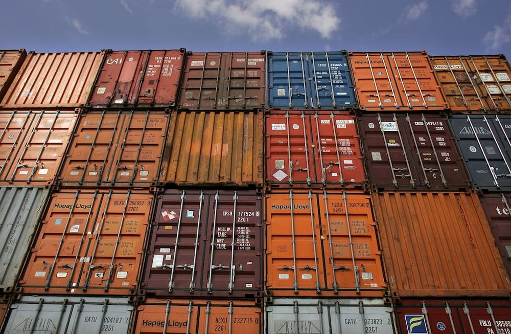 Referentes aseguran que el pago de cargas en la vitivinicultura, el sector de conservas y también para las papas industrializadas pone un freno al desarrollo del valor agregado en la provincia.