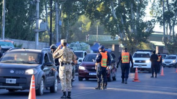 Efectivos policiales llevaron a cabo diversos operativos y detuvieron a dos hombres que eran buscados. Foto: Ministerio de Seguridad