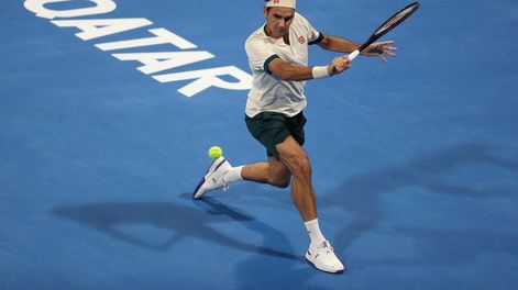 Federer, N°6 del ranking ATP, tuvo un match point a favor y perdió con Basilashvili (42°) por 3-6, 6-1 y 7-5 en cuartos de final de Doha. / Gentileza.