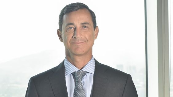 Larraín Kaplan tiene una trayectoria profesional de más de 25 años, de los cuales más de 10 han estado vinculados al grupo Cencosud.