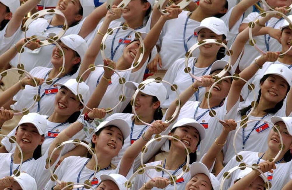 Norcorea envía a Surcorea un ejército de lindas porristas