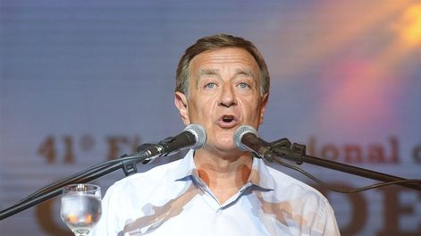 Los Andes | El discurso de Rodolfo Suárez se centró en críticas al Gobierno nacional por la crisis macroeconómica, así como también por el no a Portezuelo del Viento, en la 41° Fiesta Nacional de la Ganadería de Zonas Áridas en General Alvear.Foto: Ignacio Blanco /