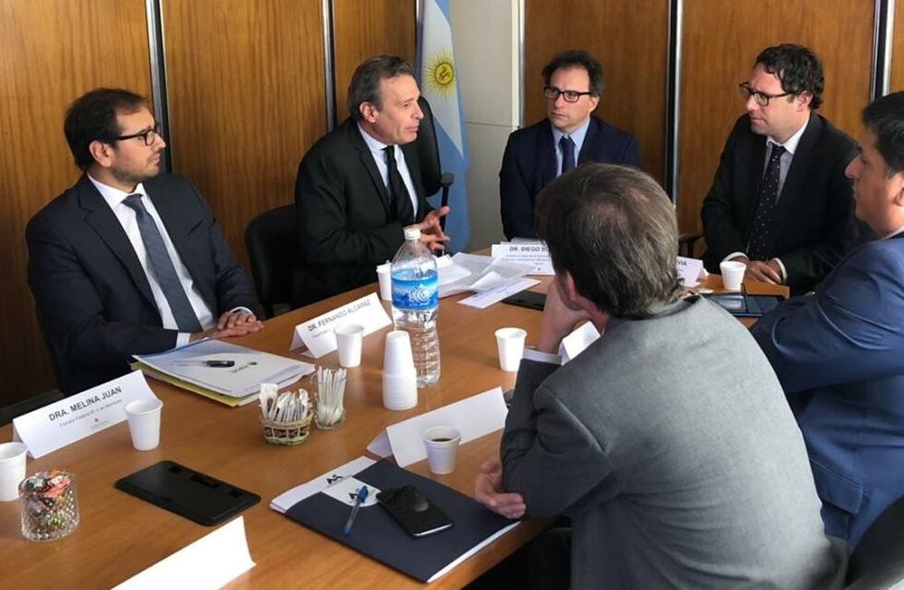 Una reunión con fiscales de ambos países donde participó Fernando Alcaraz (el primero, a la izquierda). Gentileza Ministerio Público Fiscal.