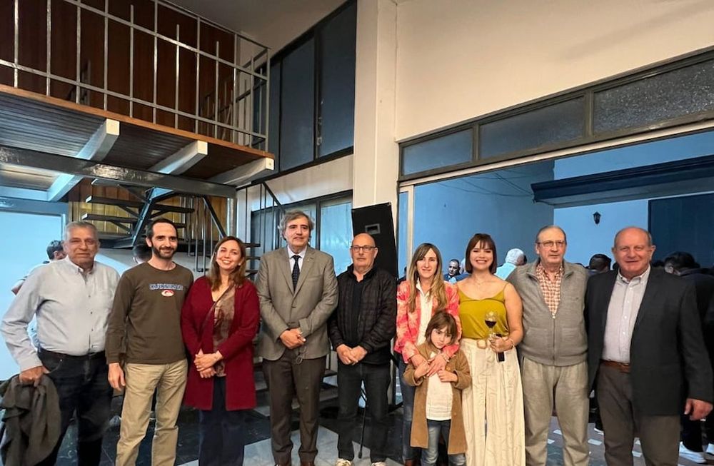 Armando Magistretti junto a dirigentes aiados en su acto de asunción por un nuevo mandato del PD. Foto: Prensa.