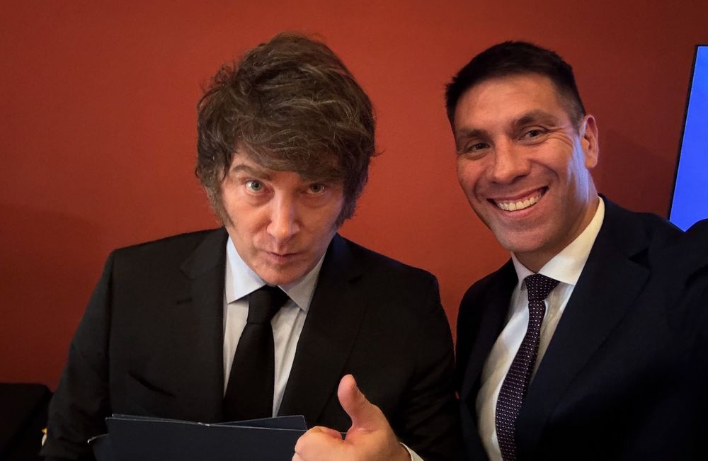 El presidente Javier Milei y el diputado nacional de La Libertad Avanza, Facundo Correa Llano, titular del sello en Mendoza.&nbsp;