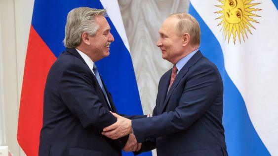 Alberto Fernández traicionó a Vladimir Putin, según la agencia rusa Sputnik (AP)