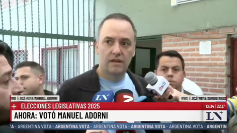 Manuel Adorni votó en Parque Chacabuco.