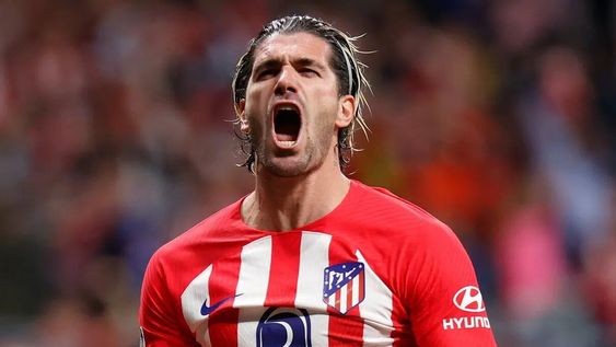 Atlético de Madrid estaría barajando las dos opciones: una renovación o abrir la puerta a un&nbsp;traspaso en caso de que llegue una oferta satisfactoria.