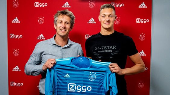 Antes de firmar su contrato cumplió con una penitencia por ser hincha del eterno rival