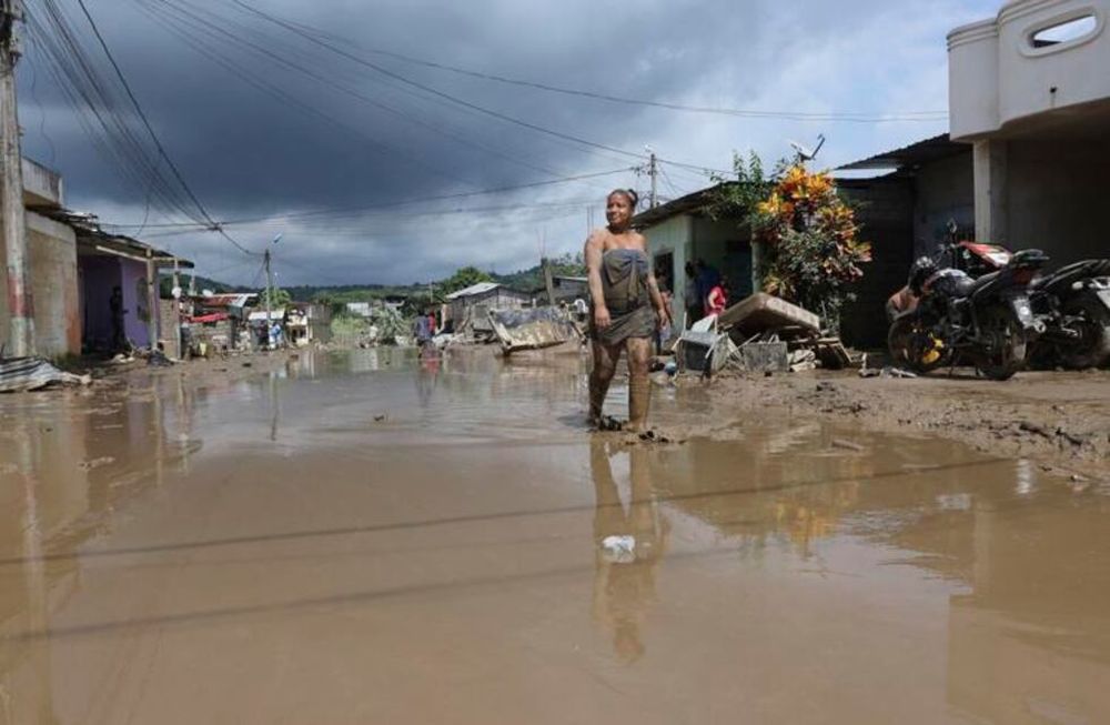 Inundaciones en Ecuador. La región de Esmeraldas fue muy afectada por las fuertes lluvias del pasado lunes, y al día de hoy continúan las tareas de rescate.