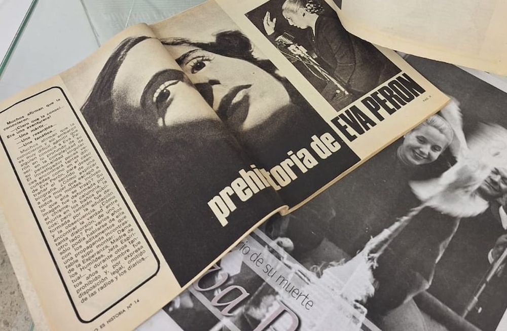 En los espacios de evocación en la Hemeroteca de la Biblioteca San Martín se repasan hechos relevantes como, por ejemplo, la muerte de Eva Perón o las celebraciones del Santo Patrono Santiago. Foto: Gentileza