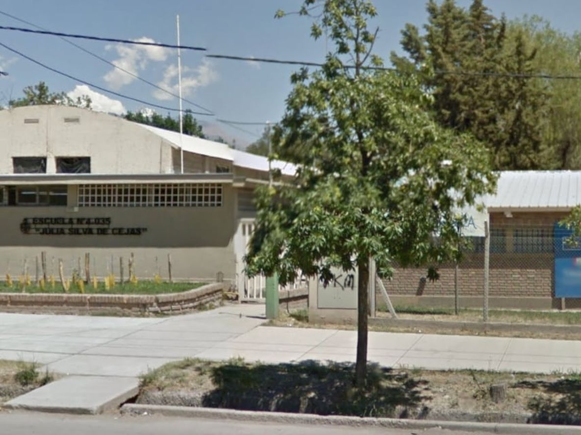 Las autoridades de la escuela Julia Silva de Cejas (4-035), de Vista Flores (Tunuyán), decidieron suspender las clases presenciales por recomendación epidemiológica hasta el 30 de abril.