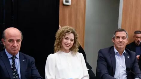 Los Andes | Beltrán Benedit (a la izquierda), sindicato como el organizador de la vistia a represores en la que participó, entre otros; Lourdes Arrieta (en el centro). Foto: ámbito