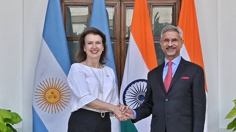 Los Andes | De viaje por India, Diana Mondino ratificó que Argentina no ingresará a los BRICS. En la foto, junto a Subrahmanyam Jaishankar, ministro de Asuntos Exteriores de India (X)