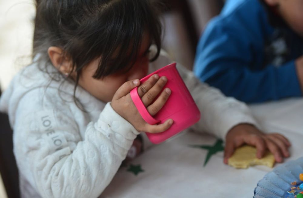 Comedor popular de barrio Parque Las Rosas tienen problemas para conseguir alimentos para darle de comer a los niños con hambre. Foto Javier Ferreyra