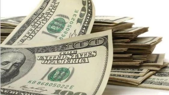 Cayó 65% la compra de dólares para atesoramiento en marzo