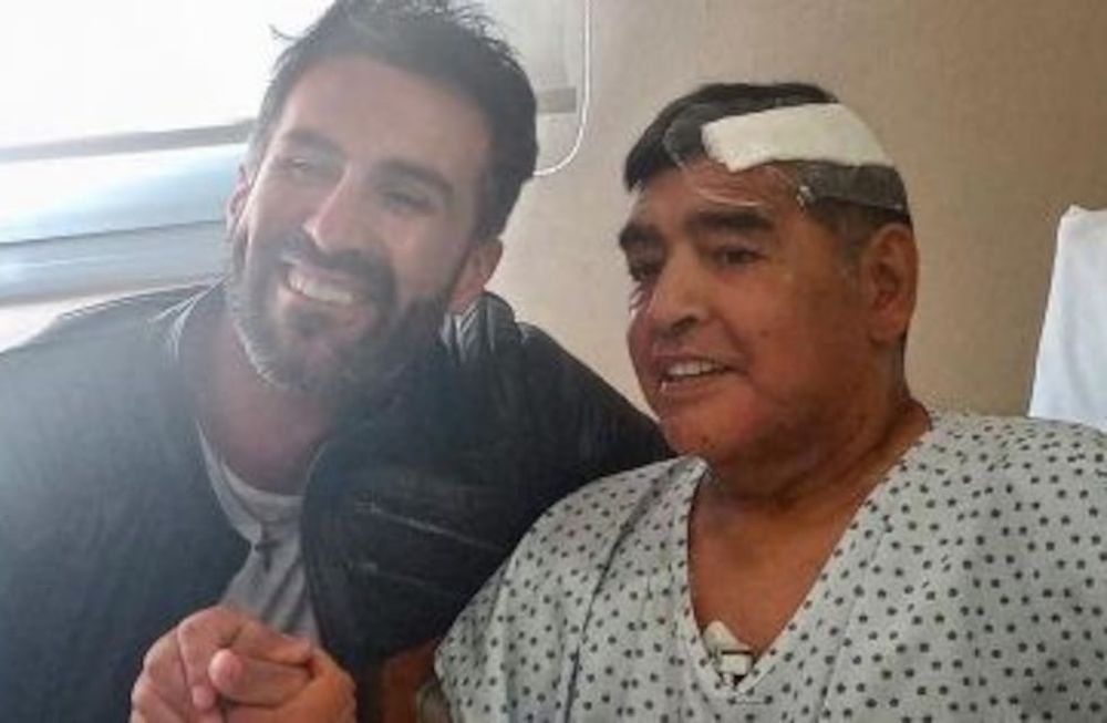 Diego Maradona junto a su médico personal, Leopoldo Luque