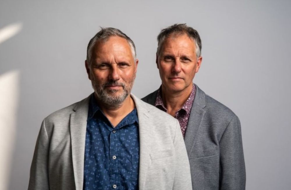 Dime quién soy, la historia de amor de un hombre hacia su gemelo que perdió la memoria