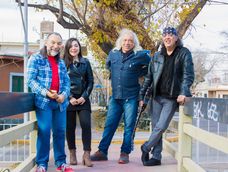 Les Alfajeros de la Pampa Seca celebran sus 36 años con libro y música.
