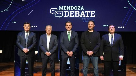 Los Andes | MENDOZA DEBATE 2023. Los candidatos a Gobernador de Mendoza: Omar De Marchi; Alfredo Cornejo, Mario Vadillo,  Lautaro Jiménez  y Omar Parisi en el  Espacio Cultural Julio Le Parc.Foto: José Gutierrez / Los Andes