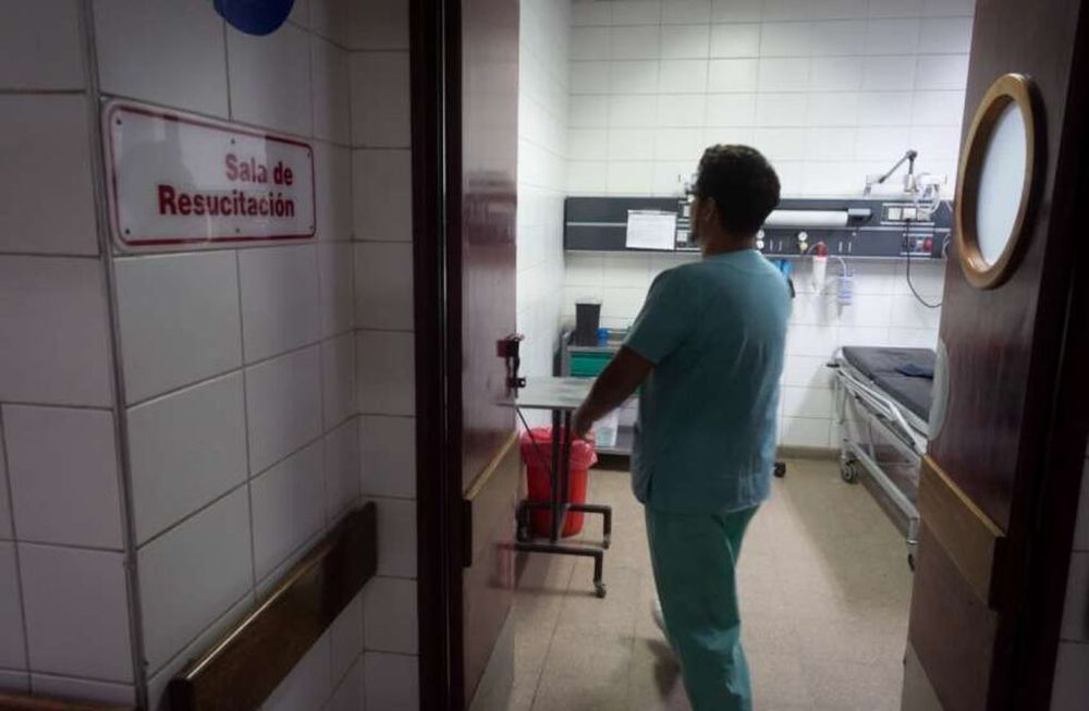 Caminaba por Maipú a la medianoche y lo apuñalaron en la espalda