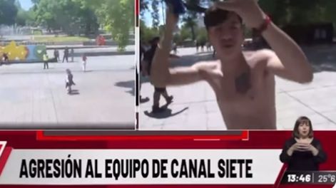 Hinchas de Colo Colo de Chile agredieron a periodistas mendocinos en la Plaza Independencia.