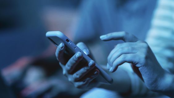 Dìa de la desconexión digital: cuántas horas al día usan el celular los argentinos