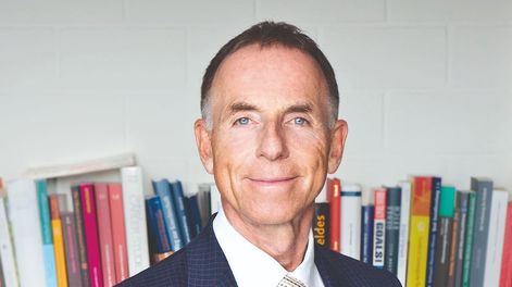 El autor cuenta con más de 30 best seller en Asia y Europa y su libro “Cómo los Países Salen de la Pobreza” se ha traducido a 30 idiomas, con una versión especial para Argentina.