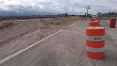 Varios tramos de la ruta 40  en malas condiciones y sin pavimentar.