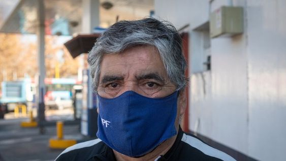 Jorge Páez, trabaja en una estación de servicio del departamento de Las Heras y dice que vio a Guadalupe en el auto que le cargaba GNC. Foto: Ignacio Blanco / Los Andes