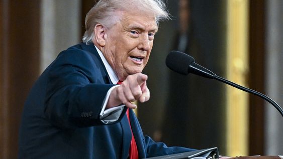 Donald Trump amenazó con imponer un embargo comercial a España tras la decisión de no autorizar el uso de instalaciones militares para operaciones contra el país persa.