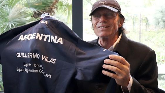La AAT le rindió homenaje a Guillermo Vilas, al que le dio dos cargos de por vida: capitán honorario de la Copa Davis y embajador del tenis argentino./ Gentileza.