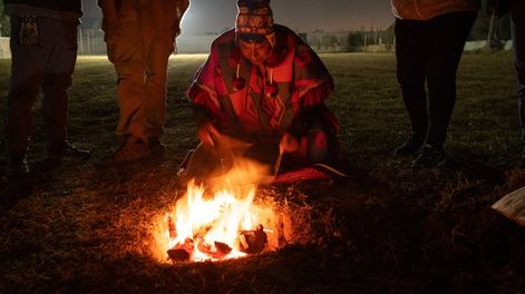Los Andes | Ofrenda a la Pachamama.Desde la Nación Quero, situada en Yanaruma, Perú, el tayta Jacinto Huaman Ccapac llegó a Mendoza con el propósito de llevar a cabo una ofrenda a la Pachamama. Anualmente, en el mes de agosto, nuestra región experimenta un cambio de