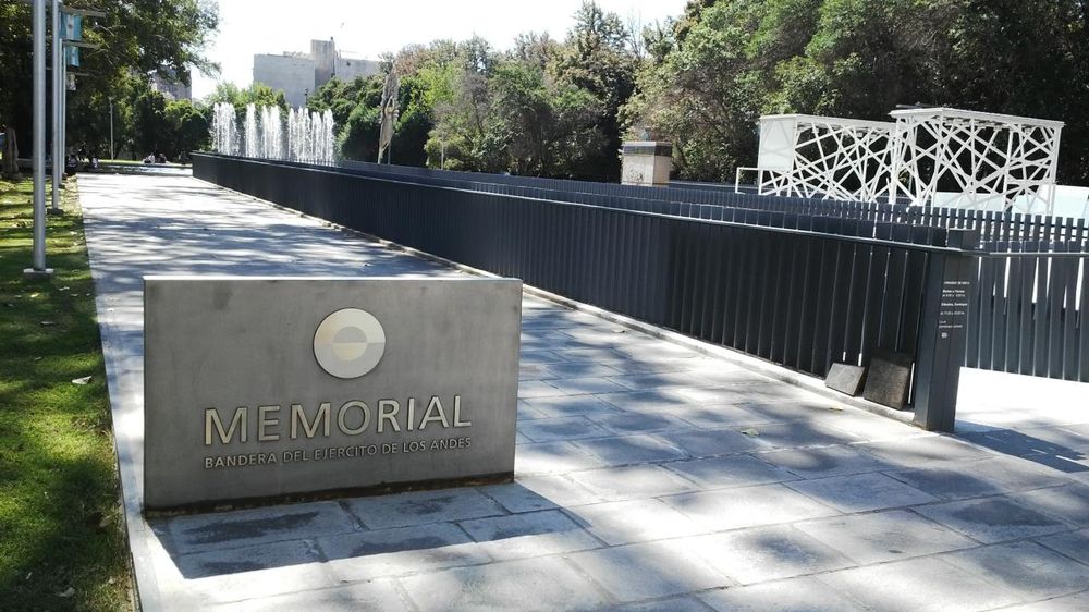 Un nuevo cuadro de San Martín se suma al Memorial de la Bandera