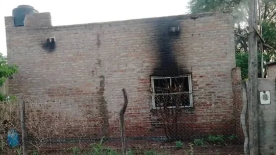 Al ver a la pareja durmiendo, los habría rociado con el inflamable para luego prender fuego su vivienda y la propia. Foto: Gentileza La Capital.