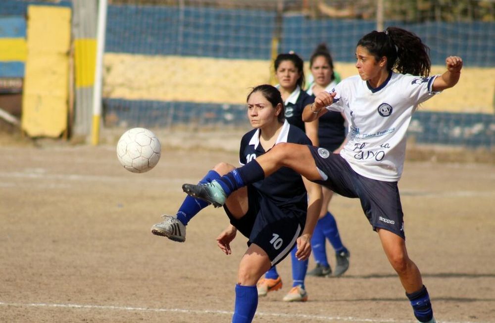 Fútbol femenino: seis equipos se despegan del resto para buscar la clasificación