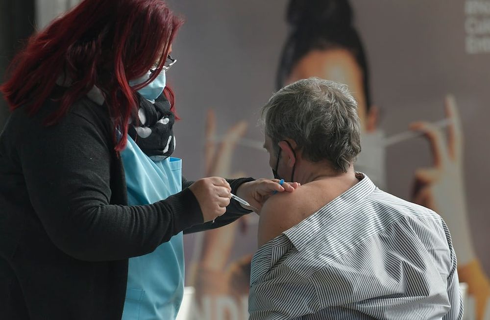 El hombre logró engañar varias veces a los centros de salud hasta que fue descubierto. Ahora deberá enfrentar una causa.Foto: Orlando Pelichotti / Los Andes
