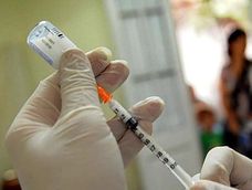 Los mendocinos parecen no haber querido esperar demasiado este año para colocarse la vacuna antigripal: ni las autoridades ni los usuarios. Los mendocinos parecen no haber querido esperar demasiado este año para colocarse la vacuna antigripal: ni las autoridades ni los usuarios.