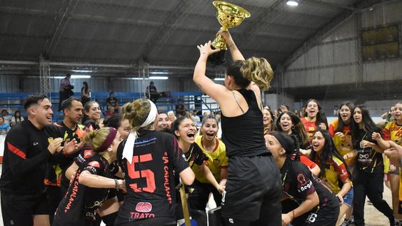 El equipo de Murialdo se consagró campeón del Apertura de hockey sobre patines luego de imponerse por penales (3 a 1) a la escuadra de Impsa / Gentileza Valentín Kark