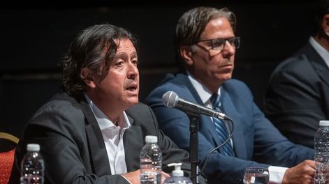 Los Andes | El ministro de Gobierno Ibáñez expone sobre la reforma constitucional en el Bustelo. Lo acompañan el senador Marcelo Rubio. Foto: Ignacio Blanco / Los Andes