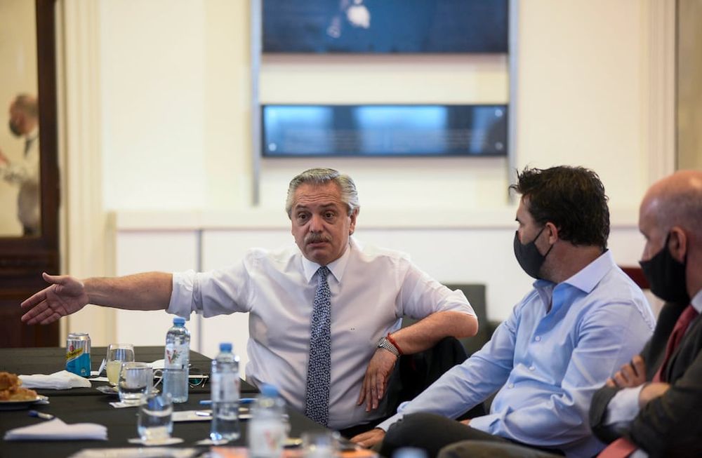 El Presidente participa de la reunión de Gabinete Económico en Casa Rosada.