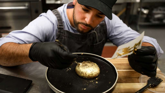 La increíble vida del chef Cris Sánchez: de Mendoza a crear carne vegana y desarrollar alimentos con aire
