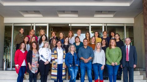 La cohorte 2022 de directivos de escuelas primarias comenzando su segundo año de cursado.