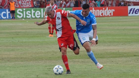 Rubens Sambueza ha sido un jugador fundamental en el Cruzado. El volante acarrea una molestia inguinal, pero este sábado estará en la final frente a Riestra.