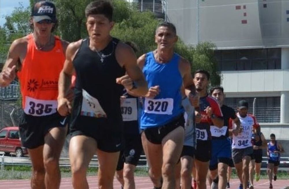 Torneo local, en la pista sintética del Parque Gral. San Martín. Categoría Mayores y Masters. /Imagen ilustrativa- Gentileza Raúl Flores.
