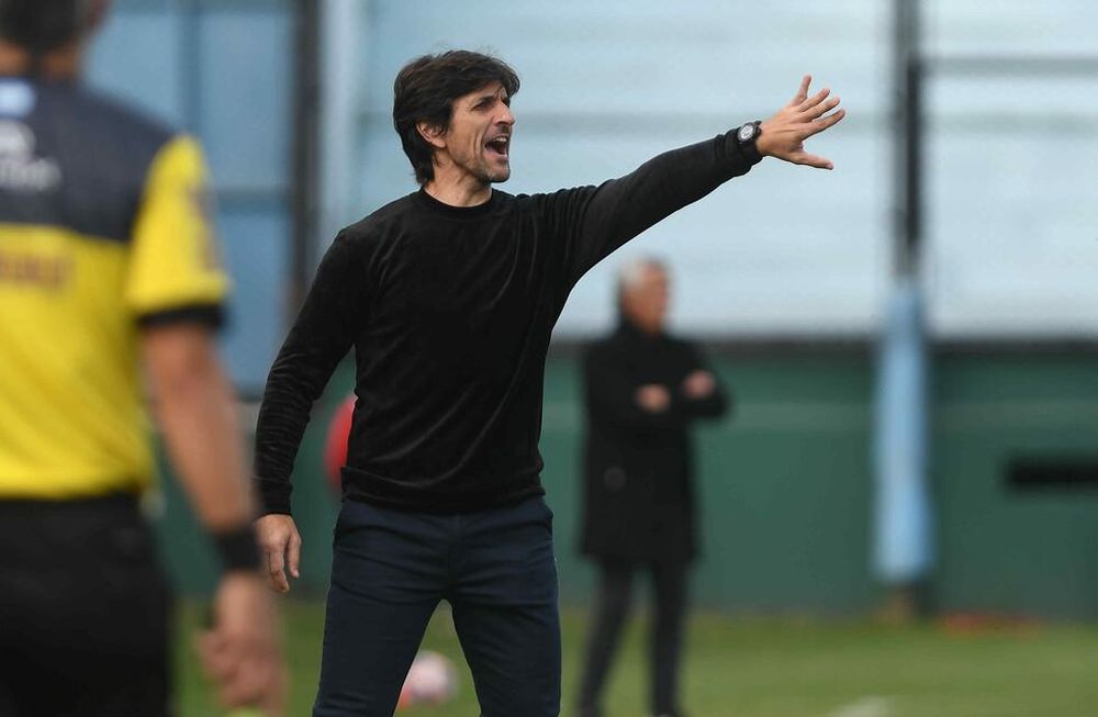 Federico Vilar renunció a su cargo de entrenador de Arsenal.