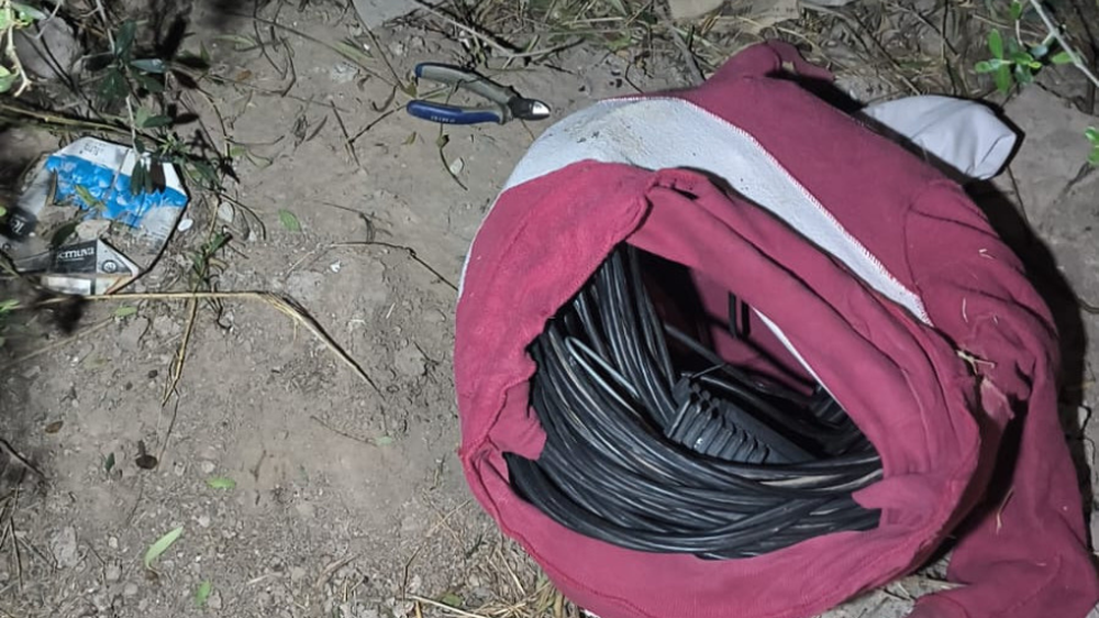 La Policía encontró mochilas con rollos de cable y pinzas tipo alicate.